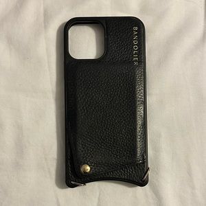 Bandolier leather Emma 12 Pro Case with two straps